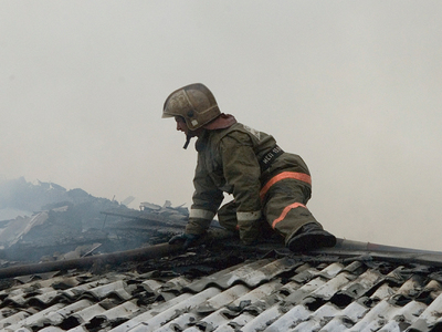 200-метровый пожар в центре Москвы: горит крыша здания