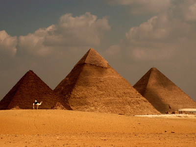 Археологи исследуют египетские пирамиды, не заходя в них