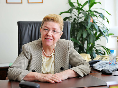 От дел семейных в сенаторы: Елена Мизулина вошла в Совет Федерации