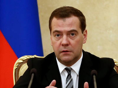 Медведев поручил взыскать с Украины $3 млрд через суд