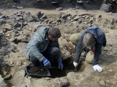 Археологи выкопали первую берестяную грамоту в Вологде
