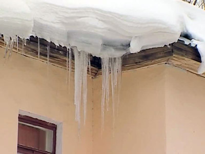 Упавшая глыба снега убила пенсионерку в Нижнем Новгороде