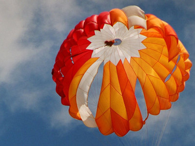 ЧП в Канаде: парашютный прыжок в тандеме закончился трагедией