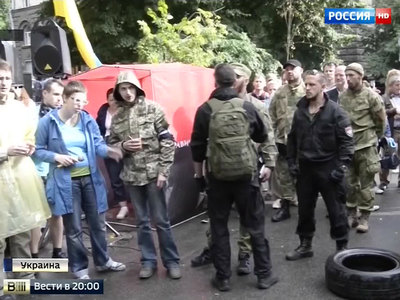 Вече правосеков на Майдане переросло в драку