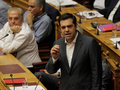 Греческий парламент с трудом ратифицировал соглашение о 85-миллиардном кредите