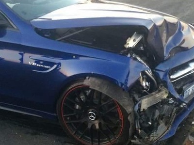 Сотрудники Mercedes случайно разбили два спорткара на глазах у покупателей