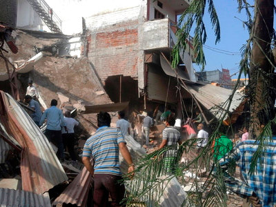 Взрыв в Петлаваде: 104 человека погибли, более 150 ранены