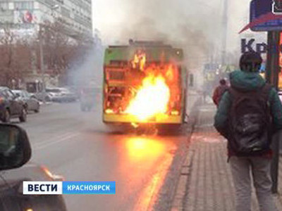В центре Красноярска загорелся маршрутный автобус