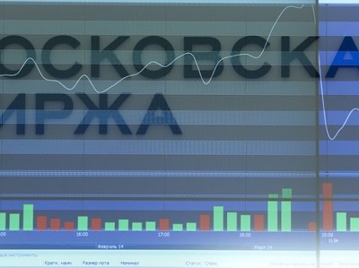 Рубль падает: доллар по 65,4 руб, евро - 72,2 руб