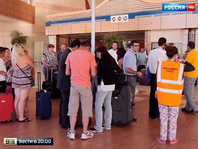 Россияне возвращаются из Египта без багажа