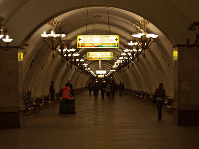 Движение на Арбатско-Покровской линии метро остановлено из-за обрыва кабеля