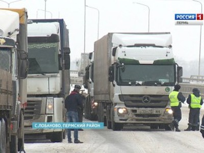 Готовьтесь к пробкам: дальнобойщики бастуют
