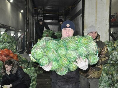 Новосибирцы спасли замерзающего дальнобойщика из Санкт-Петербурга