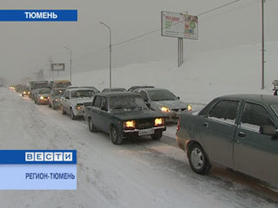 Снегопад в Тюмени: в ДТП на объездной дороге пострадало 12 автомобилей