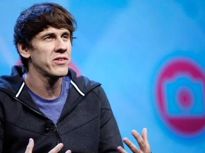 Глава Foursquare покидает свой пост