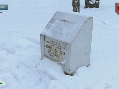 В Челябинске водители сокращают дорогу, проезжая по могилам участников войны