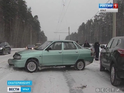 Снегопад в Екатеринбурге стал причиной множества аварий