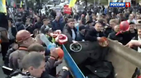 Шахтерский бунт в Киеве: более тысячи горняков блокировали резиденцию Порошенко