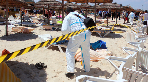 Растёт число жертв теракта на пляже популярного курорта Порт-Эль-Кантауи