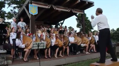 Украинские дети-бандуристы исполнили "Гимн боевых укропов". Видео