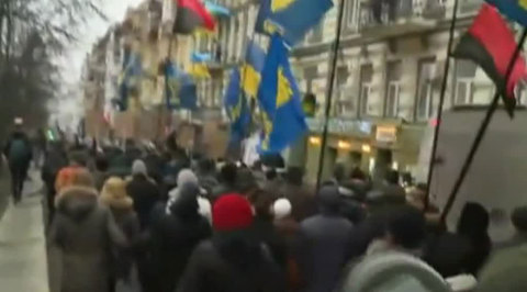 Полицейские окружили правосеков и свободовцев в Киеве