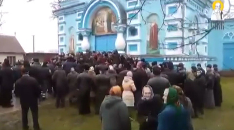 Религиозные радикалы держат в заложниках прихожан в храме под Ровно