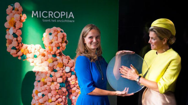 На открытие музея приехала Её Величество Королева Максима (фото Micropia museum). 