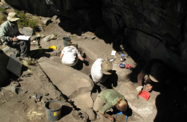 Поселенцы жилы в горах круглый год, но иногда спускались к рекам (фото Kurt Rademaker).
