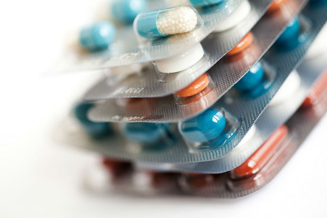 Антибиотики спасли жизнь миллиардам людей за всю историю, но им необходимо искать замену (фото Pixabay). 