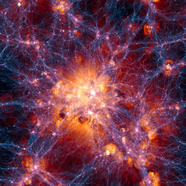 На иллюстрации показано распределение объектов в структурных нитях Вселенной: оранжевым обозначен раскалённый газ, синим — тёмная материя, а белым — галактики и квазары (иллюстрация VLT, ESO). 