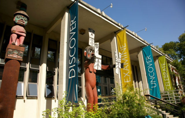 В настоящее время останки кенневикского человека находятся в Музее Бёрка (фото Richard Brown).