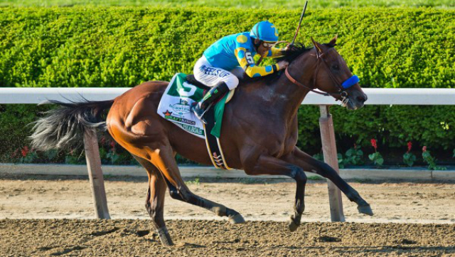 Лошадь Америкен Фараон впервые за последние 37 лет взяла все призы Тройной короны единолично