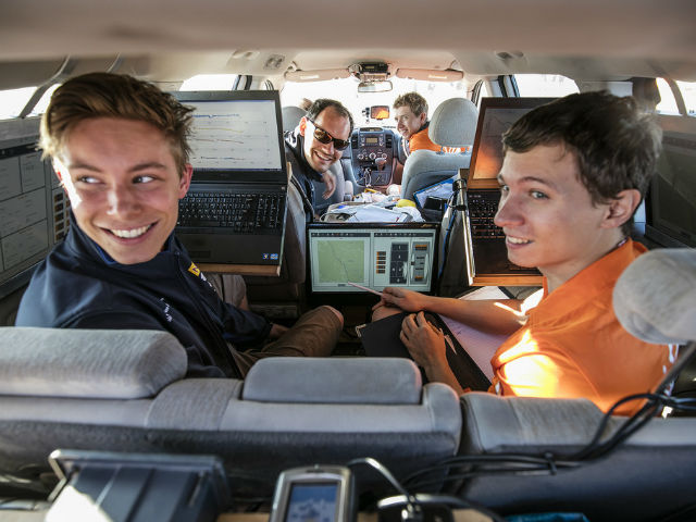 Команда Nuon Solar Team состоит из 15 студентов Технического университета Делфта, среди которых две девушки (фото с сайта Nuon Solar Team).