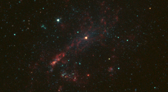 Карликовая галактика NGC 4395, содержащая чёрные дыры (фото NASA/JPL-Caltech). 