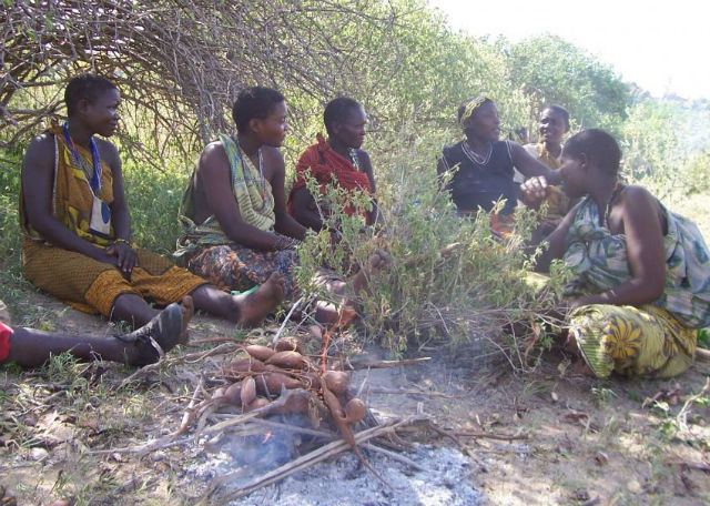 У мужчин и женщин хадза оказалась разная микрофлора кишечника (фото MPI f. Evolutionary Anthropology).
