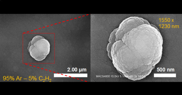 Изображение "большой" частицы размером около 1,5 микрометра, собранной из мельчайших нанозёрен. Снимок получен с помощью растрового электронного микроскопа (фото NASA/Ames/Farid Salama).