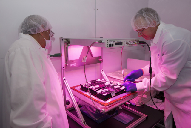 Одновременно аналогичный эксперимент стартовал в Космическом центре имени Кеннеди во Флориде (фото NASA).