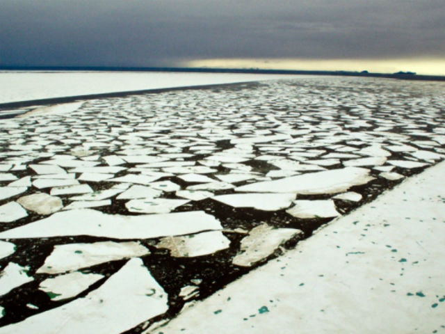Таяние льдов может привести к росту уровня Мирового океана (фото Peter Rejcek/National Science Foundation). 