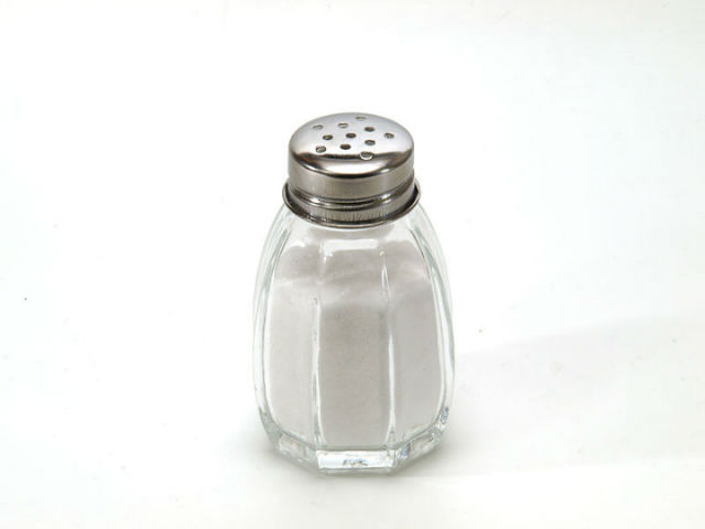Поваренная соль является основным источником натрия для организма (фото Dubravko Soric/Wikipedia).
