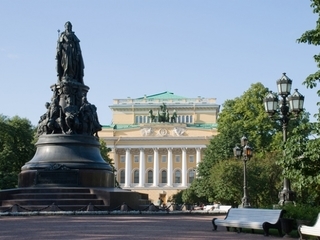 Памятник Екатерине II «оживет» на Фестивале света в Петербурге