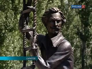 Памятник Олегу Янковскому открыт в Саратове