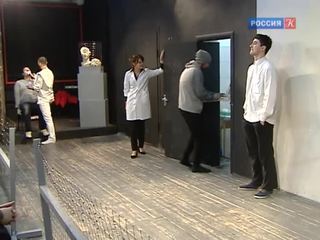 Актеры театра “Разные люди” представили спектакль по роману Кизи “Пролетая над гнездом кукушки”