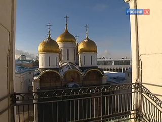 От Успенского собора Кремля убирают строительные леса