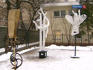 Выставка скульптур под открытым небом открылась в Доме архитектора