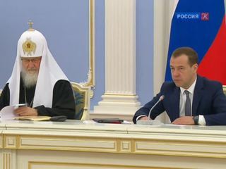 Дмитрий Медведев провёл заседание попечительского совета Афонского монастыря
